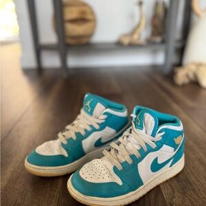 Jordan 1 Mid “Aquatone”